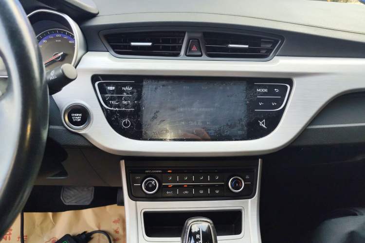 Used Geely Auto Vision 2019 Upgraded Model 1.5L CVT Prestige Version China VI Standard Audio And AC Panel