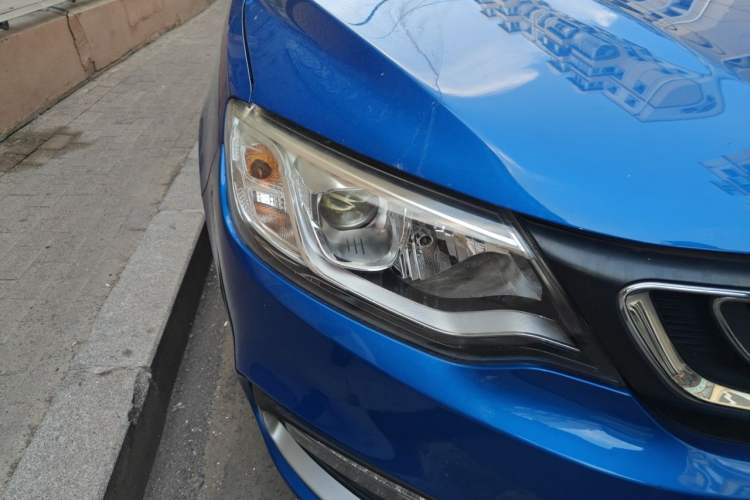 Used Geely Auto Vision 2019 Upgraded Model 1.5L Manual "Million Happiness" Edition China V Standard Right Front Headlight