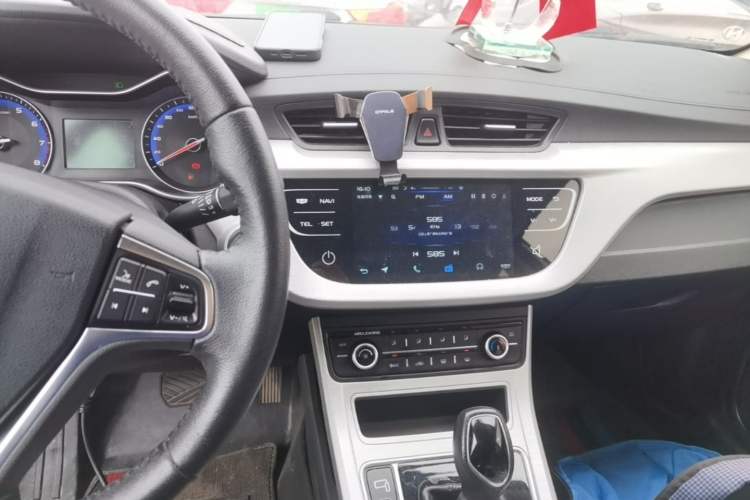 Used Geely Auto Vision 2019 Upgraded Model 1.5L Automatic Luxury Version China V Standard Audio And AC Panel