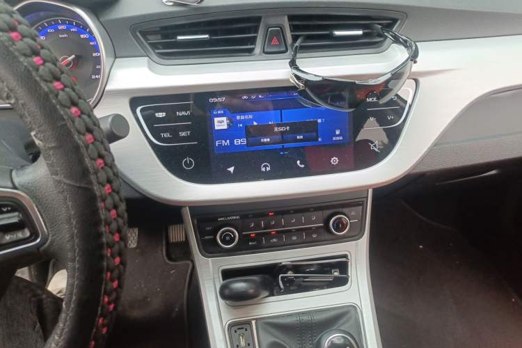 Used Geely Auto Vision 2019 Upgraded Model 1.5L Manual Luxury Version China VI Standard Audio And AC Panel