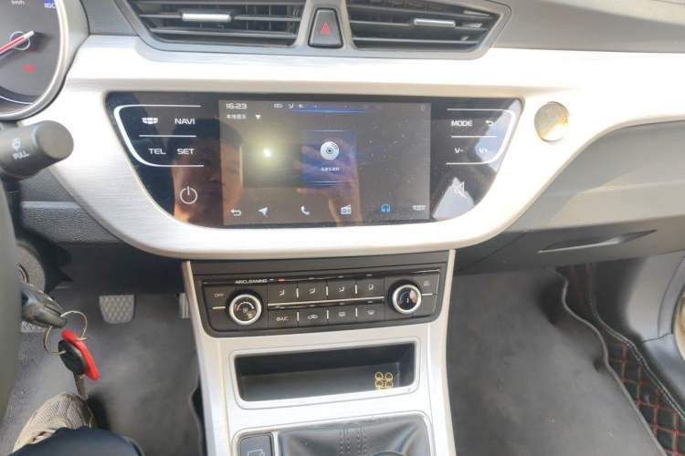 Used Geely Auto Vision 2019 Upgraded Model 1.5L Manual Luxury Version China V Standard Audio And AC Panel