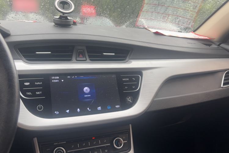 Used Geely Auto Vision 2019 Upgraded Model 1.5L Automatic Luxury Version China V Standard Audio And AC Panel