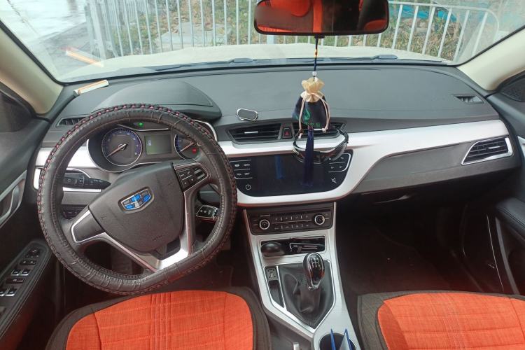 Used Geely Auto Vision 2019 Upgraded Model 1.5L Manual Luxury Version China VI Standard Center Console