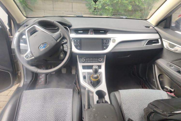 Used Geely Auto Vision 2019 Upgraded Model 1.5L Manual Luxury Version China V Standard Center Console
