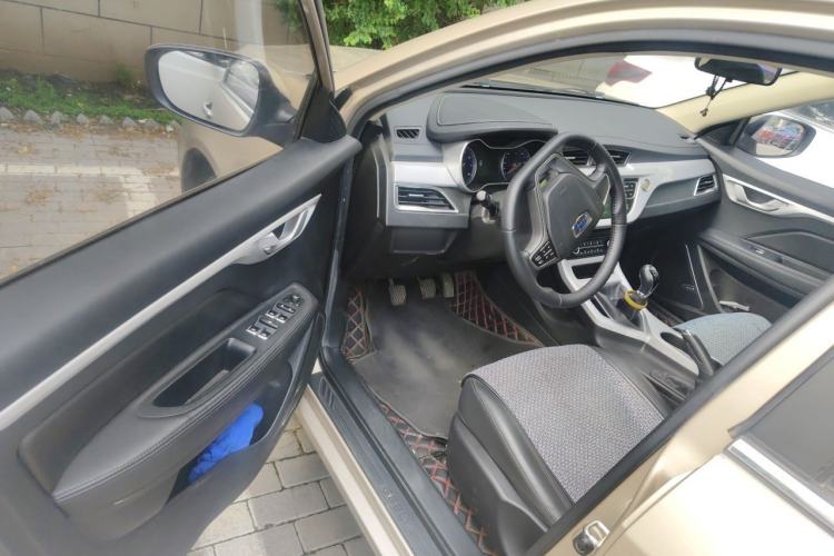 Used Geely Auto Vision 2019 Upgraded Model 1.5L Manual Luxury Version China V Standard Driver Seat