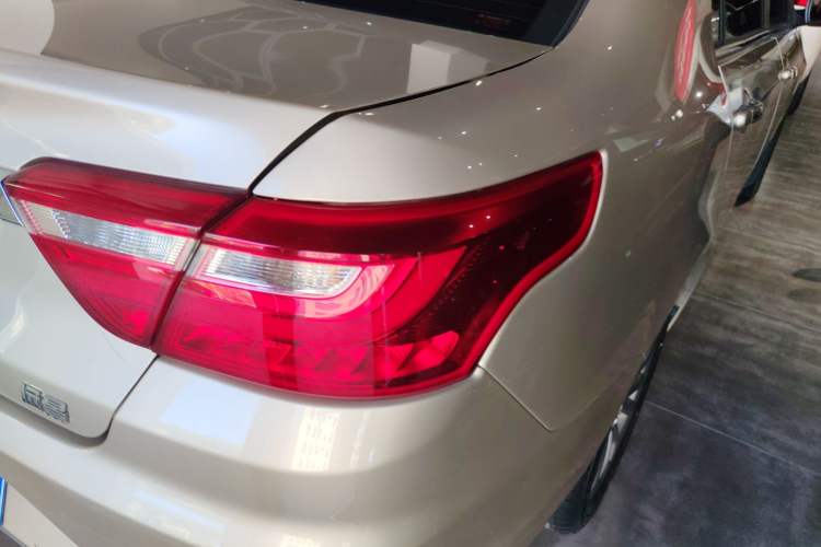 Used Geely Auto Vision 2019 Upgraded Model 1.5L CVT Luxury Version China VI Standard Exterior 6