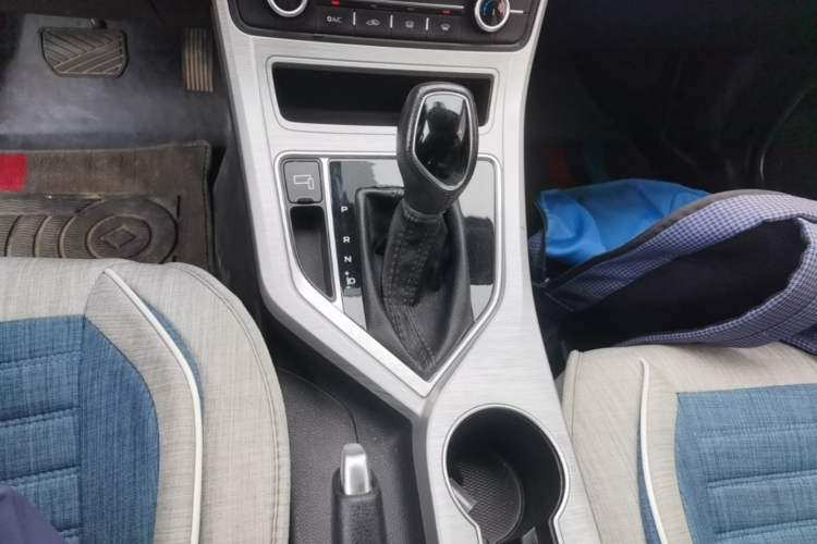 Used Geely Auto Vision 2019 Upgraded Model 1.5L Automatic Luxury Version China V Standard Gear Lever