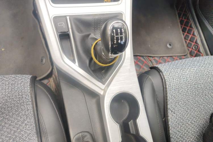 Used Geely Auto Vision 2019 Upgraded Model 1.5L Manual Luxury Version China V Standard Gear Lever