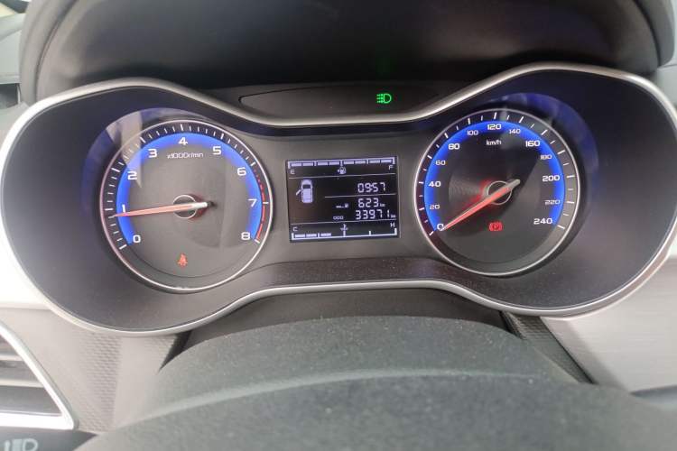 Used Geely Auto Vision 2019 Upgraded Model 1.5L Manual Luxury Version China VI Standard Odometer Close Up