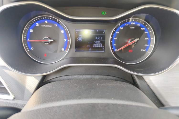 Used Geely Auto Vision 2019 Upgraded Model 1.5L Manual Luxury Version China V Standard Odometer Close Up