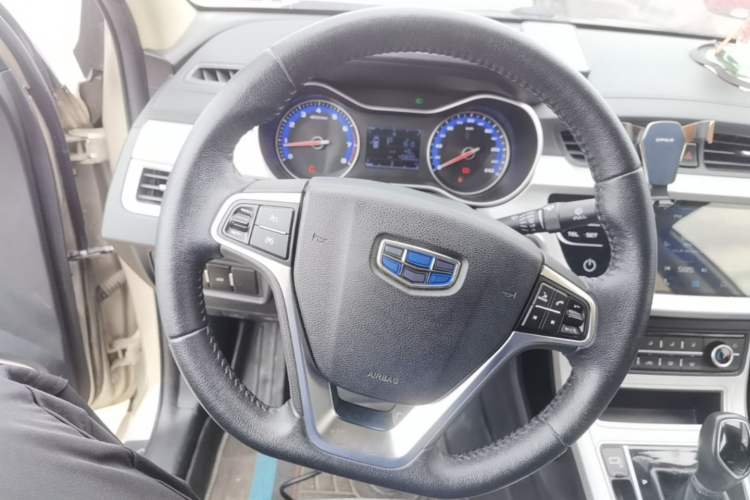 Used Geely Auto Vision 2019 Upgraded Model 1.5L Automatic Luxury Version China V Standard Steering Wheel