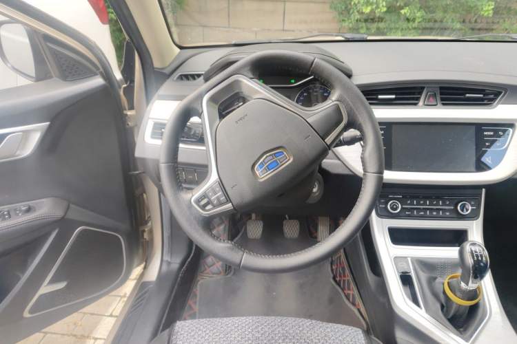 Used Geely Auto Vision 2019 Upgraded Model 1.5L Manual Luxury Version China V Standard Steering Wheel