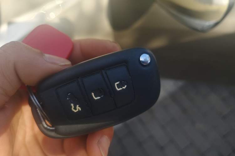Used Geely Auto Vision 2019 Upgraded Model 1.5L Manual Luxury Version China V Standard Vehicle Key