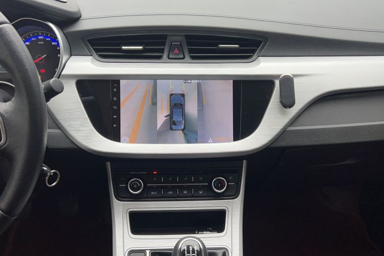 Used Geely Auto Vision 2019 Upgraded Model 1.5L Manual Luxury Version China V Standard Audio And AC Panel