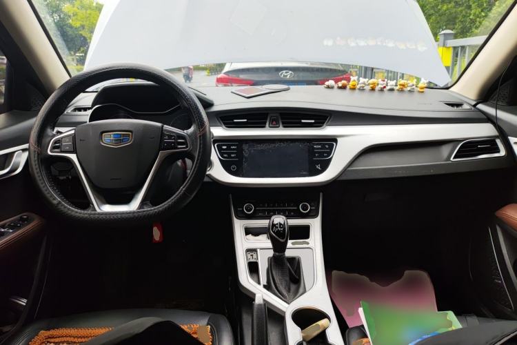 Used Geely Auto Vision 2019 Upgraded Model 1.5L CVT Luxury Version China VI Standard Center Console