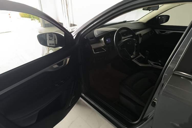 Used Geely Auto Vision 2019 Upgraded Model 1.5L Manual Luxury Version China V Standard Driver Seat