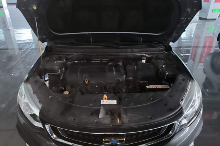Used Geely Auto Vision 2019 Upgraded Model 1.5L Manual Luxury Version China V Standard Engine Bay