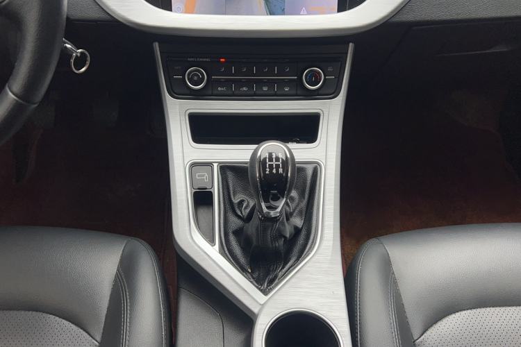Used Geely Auto Vision 2019 Upgraded Model 1.5L Manual Luxury Version China V Standard Gear Lever