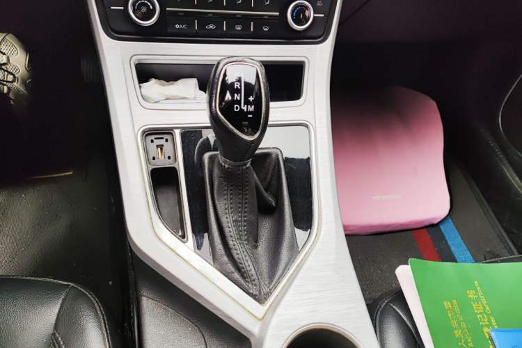 Used Geely Auto Vision 2019 Upgraded Model 1.5L CVT Luxury Version China VI Standard Gear Lever
