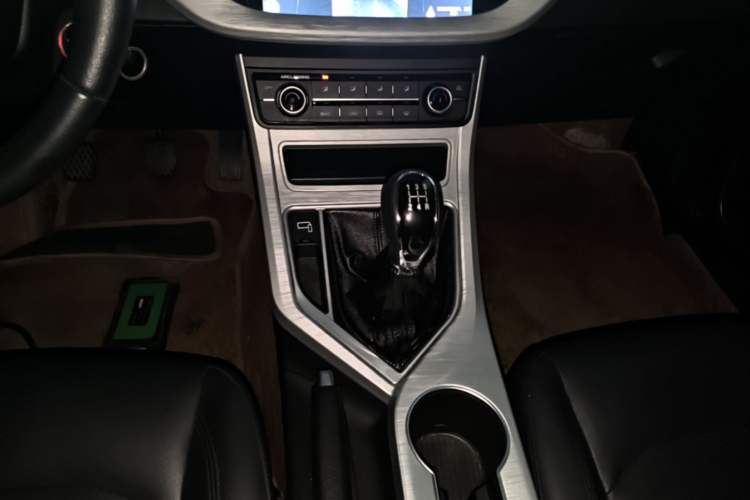 Used Geely Auto Vision 2019 Upgraded Model 1.5L Manual Luxury Version China V Standard Gear Lever