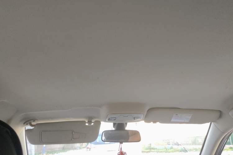 Used Geely Auto Vision 2019 Upgraded Model 1.5L Manual Luxury Version China VI Standard Headliner