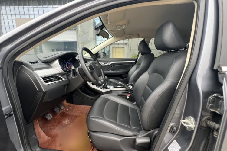 Used Geely Auto Vision 2019 Upgraded Model 1.5L Manual Luxury Version China V Standard Interior 3