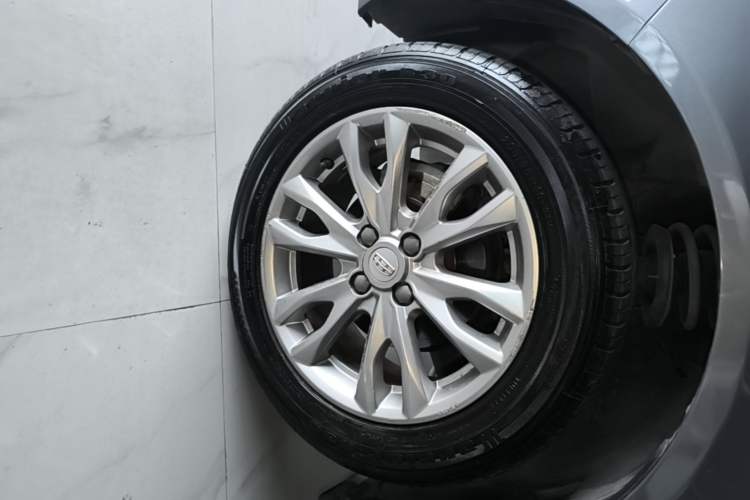Used Geely Auto Vision 2019 Upgraded Model 1.5L Manual Luxury Version China V Standard Left Front Wheel Hub