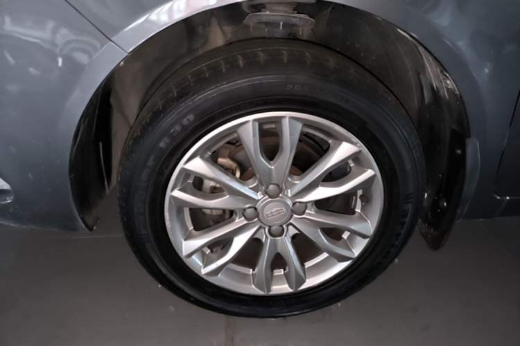 Used Geely Auto Vision 2019 Upgraded Model 1.5L Manual Luxury Version China V Standard Left Front Wheel Hub