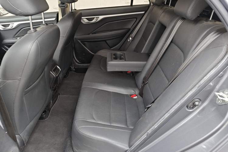 Used Geely Auto Vision 2019 Upgraded Model 1.5L Manual Luxury Version China VI Standard Left Rear Seat