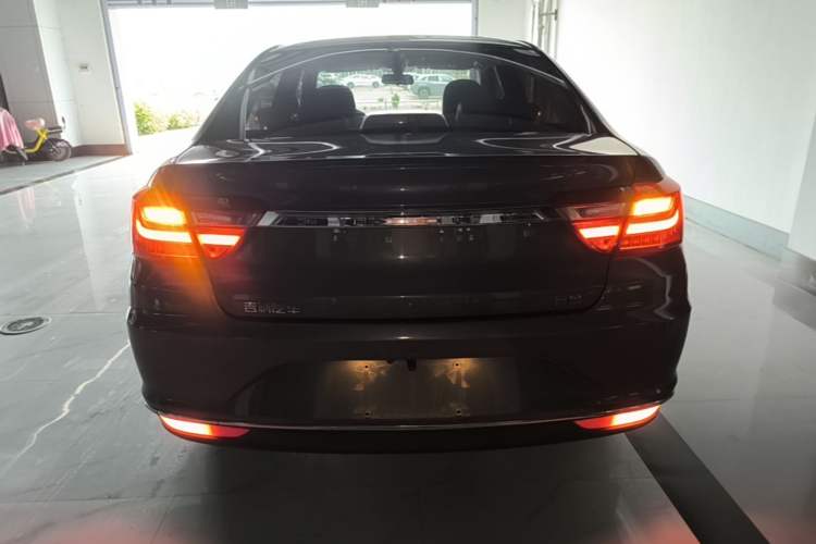 Used Geely Auto Vision 2019 Upgraded Model 1.5L Manual Luxury Version China V Standard Rear