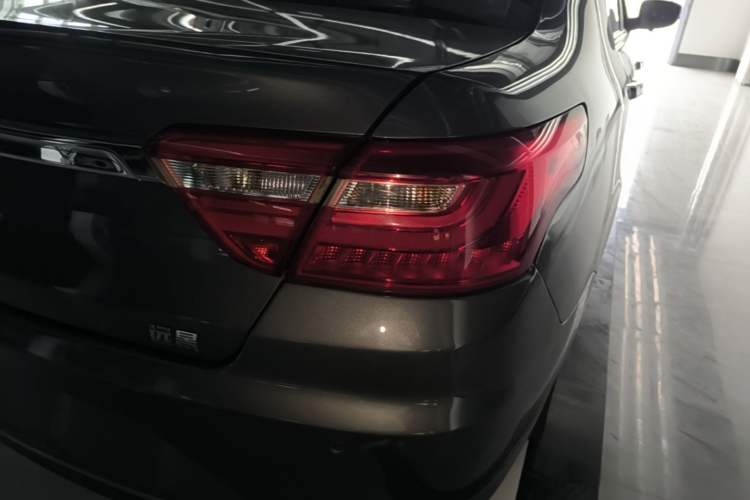 Used Geely Auto Vision 2019 Upgraded Model 1.5L Manual Luxury Version China V Standard Right Rear Taillight