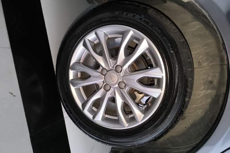 Used Geely Auto Vision 2019 Upgraded Model 1.5L Manual Luxury Version China V Standard Right Rear Wheel Hub