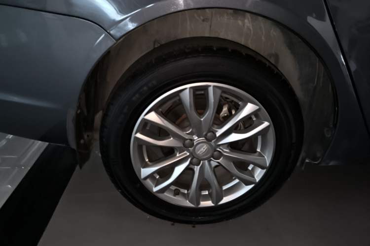 Used Geely Auto Vision 2019 Upgraded Model 1.5L Manual Luxury Version China V Standard Right Rear Wheel Hub