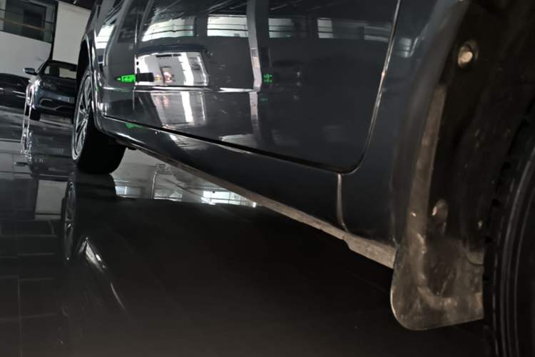 Used Geely Auto Vision 2019 Upgraded Model 1.5L Manual Luxury Version China V Standard Right Side Sill