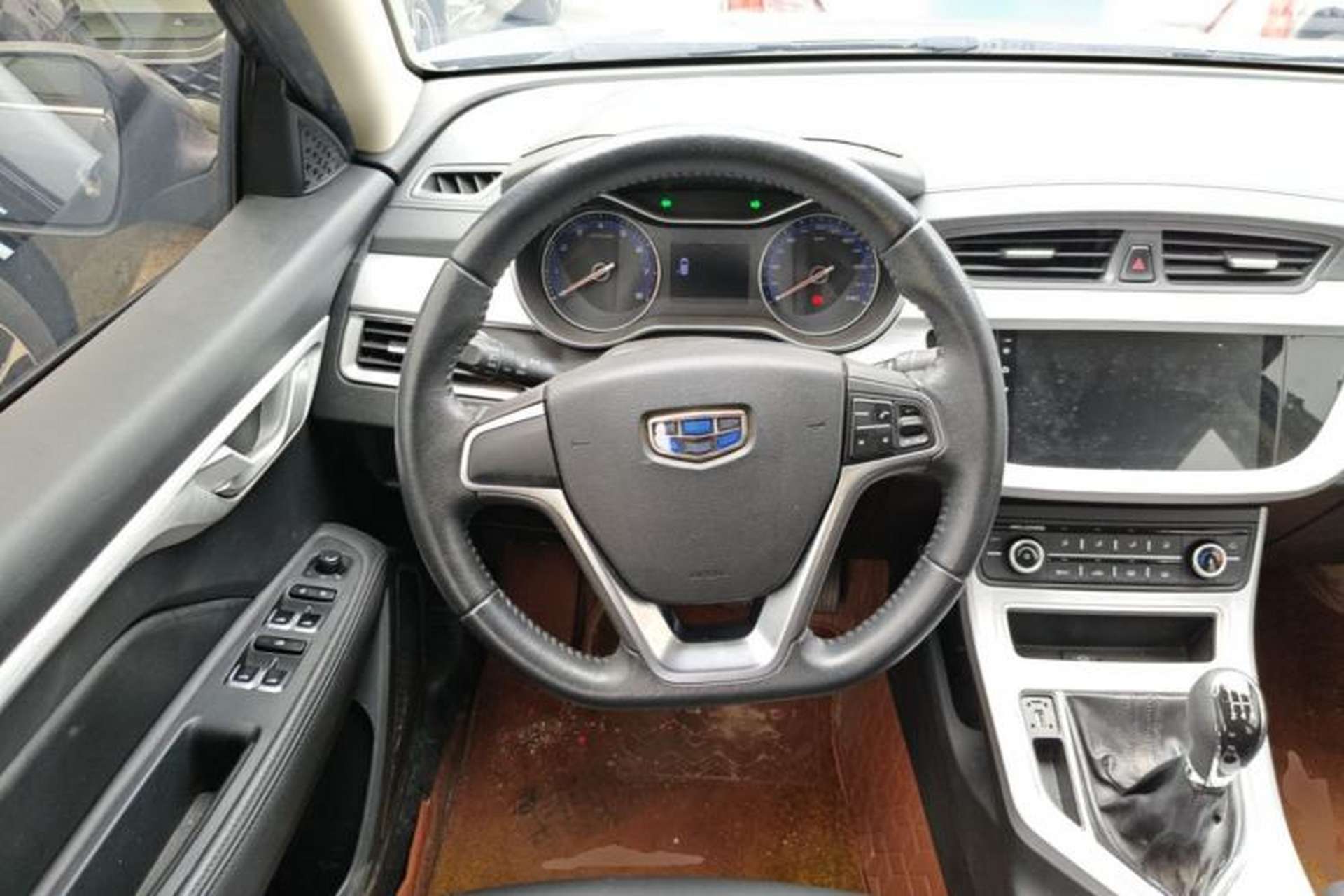 Used Geely Auto Vision 2019 Upgraded Model 1.5L Manual Luxury Version China V Standard Steering Wheel