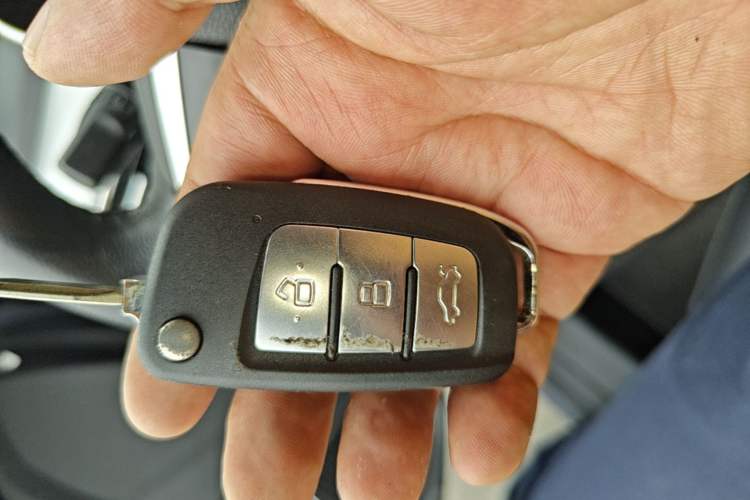Used Geely Auto Vision 2019 Upgraded Model 1.5L Manual Luxury Version China VI Standard Vehicle Key