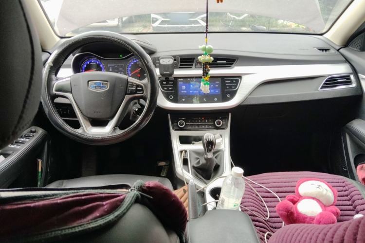 Used Geely Auto Vision 2019 Upgraded Model 1.5L Manual Luxury Version China VI Standard Center Console