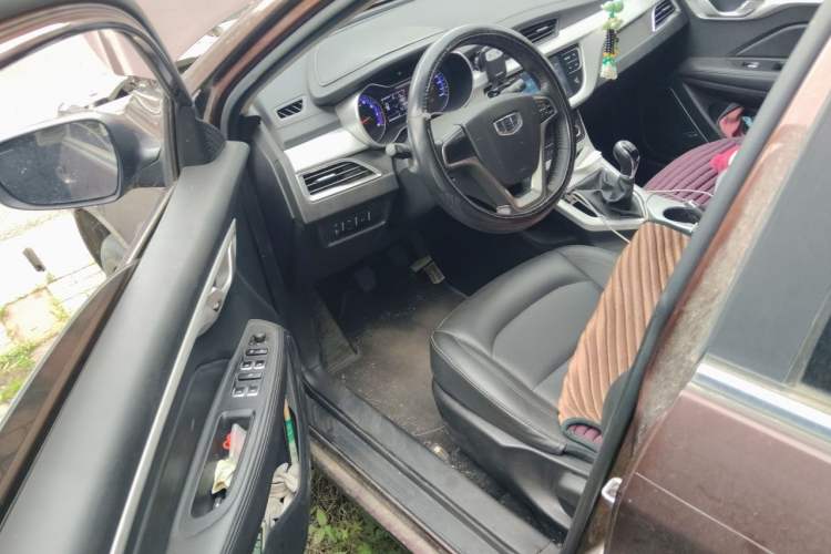Used Geely Auto Vision 2019 Upgraded Model 1.5L Manual Luxury Version China VI Standard Driver Seat