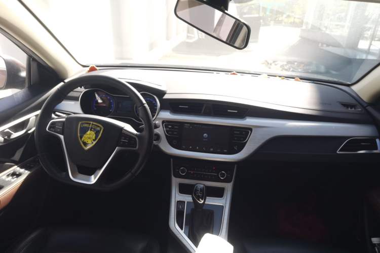 Used Geely Auto Vision 2019 Upgraded Model 1.5L CVT Luxury Version China VI Standard Center Console