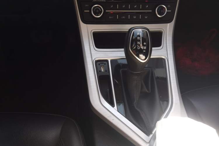 Used Geely Auto Vision 2019 Upgraded Model 1.5L CVT Luxury Version China VI Standard Gear Lever