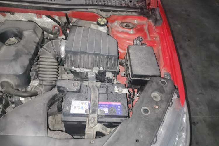 Used Geely Auto Vision 2019 Upgraded Model 1.5L CVT Prestige Version China VI Standard Engine Bay Left