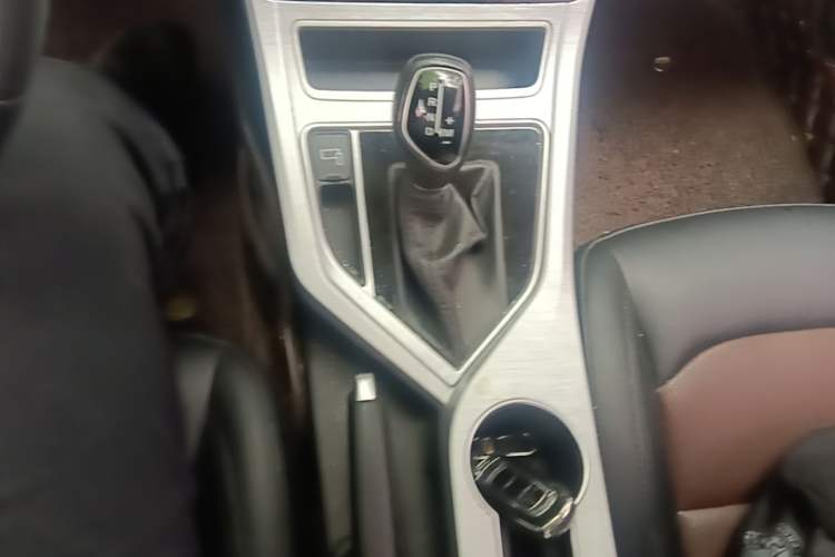 Used Geely Auto Vision 2019 Upgraded Model 1.5L Automatic Luxury Version China V Standard Gear Lever