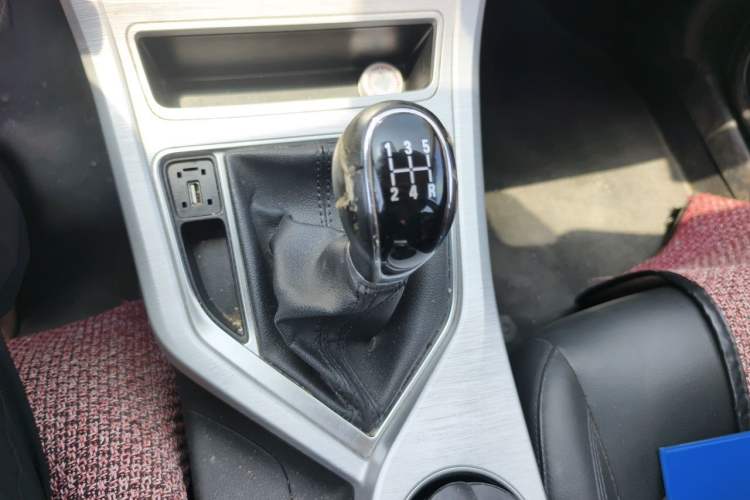 Used Geely Auto Vision 2019 Upgraded Model 1.5L Manual Luxury Version China VI Standard Gear Lever