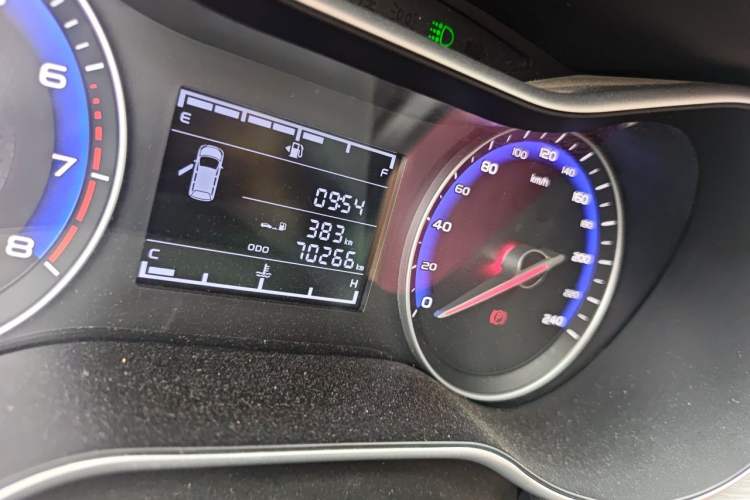 Used Geely Auto Vision 2019 Upgraded Model 1.5L Manual Luxury Version China VI Standard Odometer Close Up