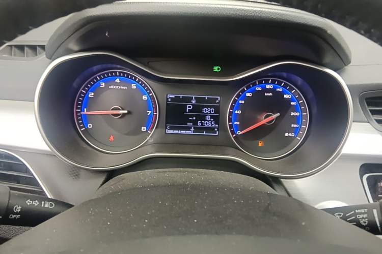 Used Geely Auto Vision 2019 Upgraded Model 1.5L Automatic Luxury Version China V Standard Odometer Close Up