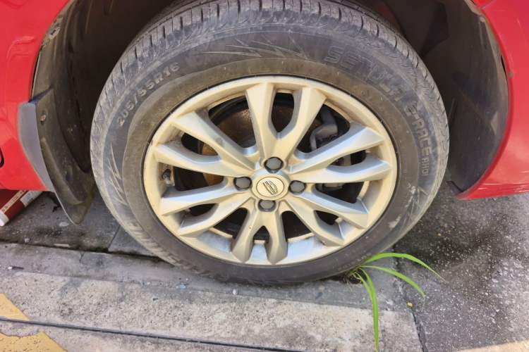 Used Geely Auto Vision 2019 Upgraded Model 1.5L Manual Luxury Version China VI Standard Right Front Wheel Hub