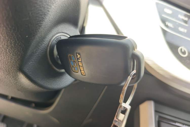 Used Geely Auto Vision 2019 Upgraded Model 1.5L Manual Luxury Version China VI Standard Vehicle Key