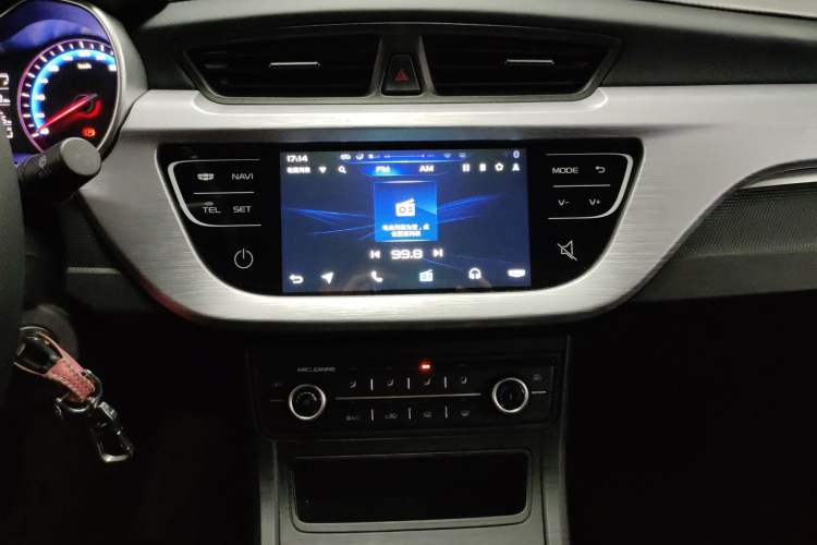 Used Geely Auto Vision 2019 Upgraded Model 1.5L Manual Luxury Version China VI Standard Audio And AC Panel