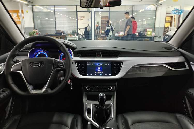 Used Geely Auto Vision 2019 Upgraded Model 1.5L Manual Luxury Version China VI Standard Center Console