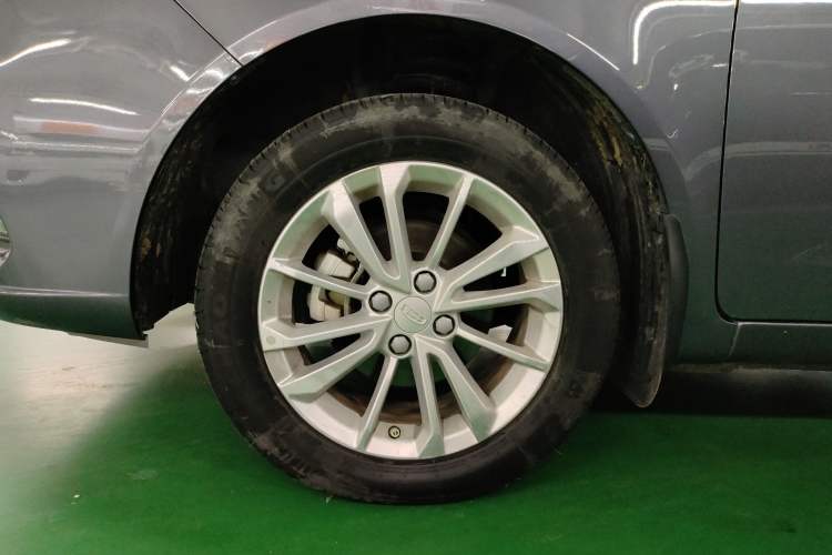 Used Geely Auto Vision 2019 Upgraded Model 1.5L Manual Luxury Version China VI Standard Left Front Wheel Hub
